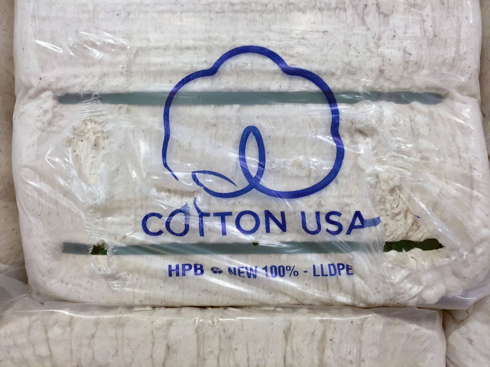 A T-SHIRT IN DETAIL
