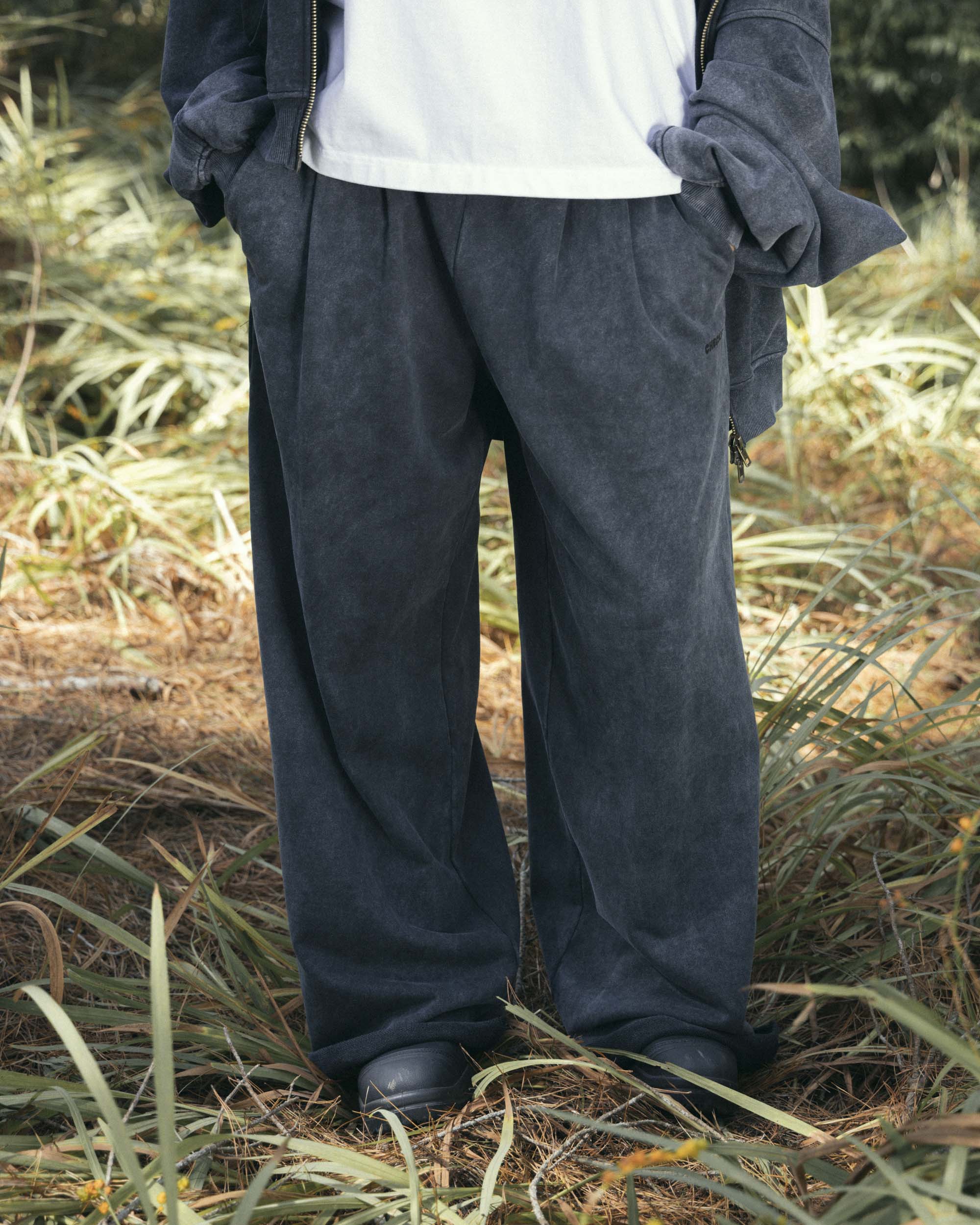 Lark Sweatpants Black Wash | CHECKS DOWNTOWN