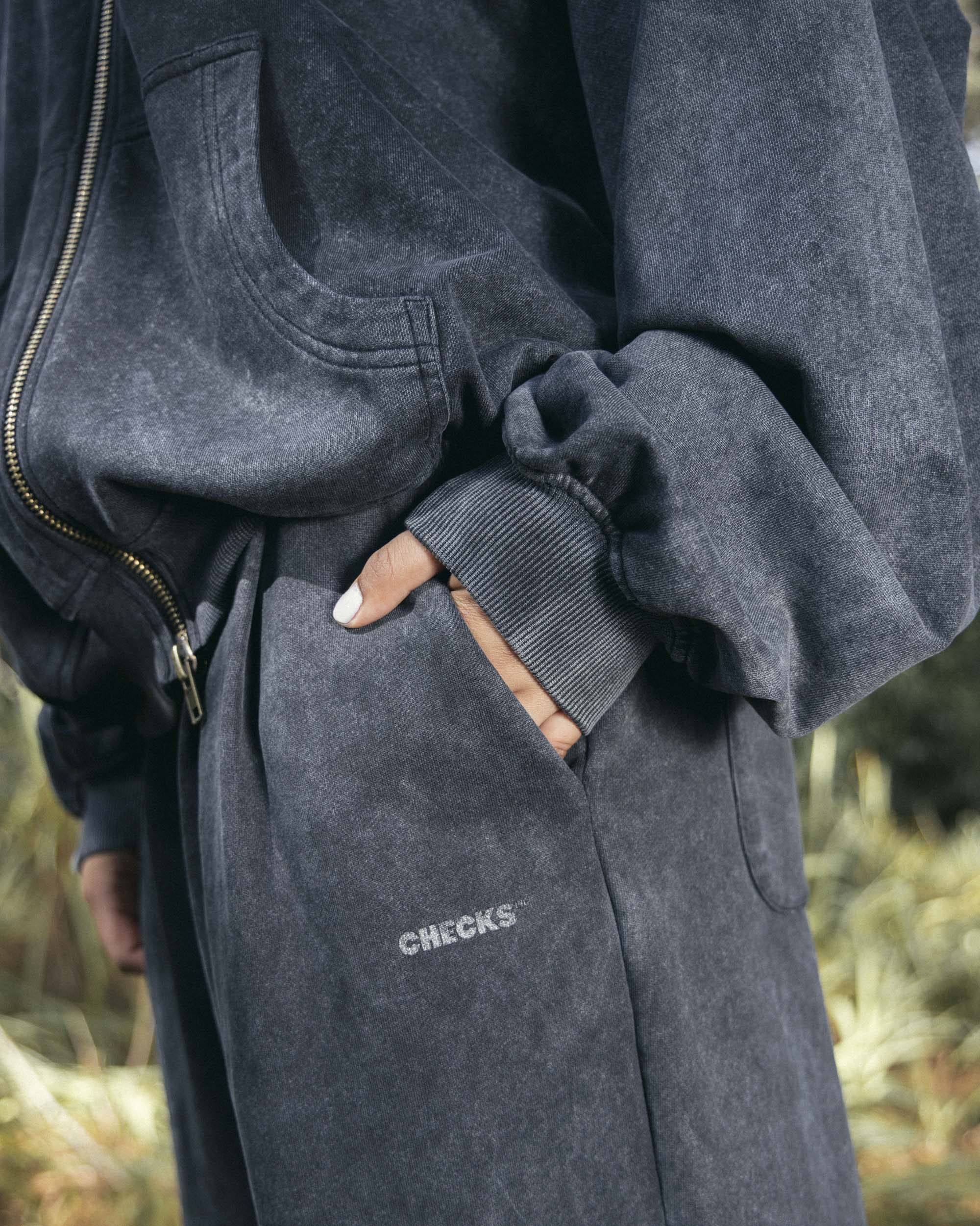 Lark Sweatpants Black Wash | CHECKS DOWNTOWN