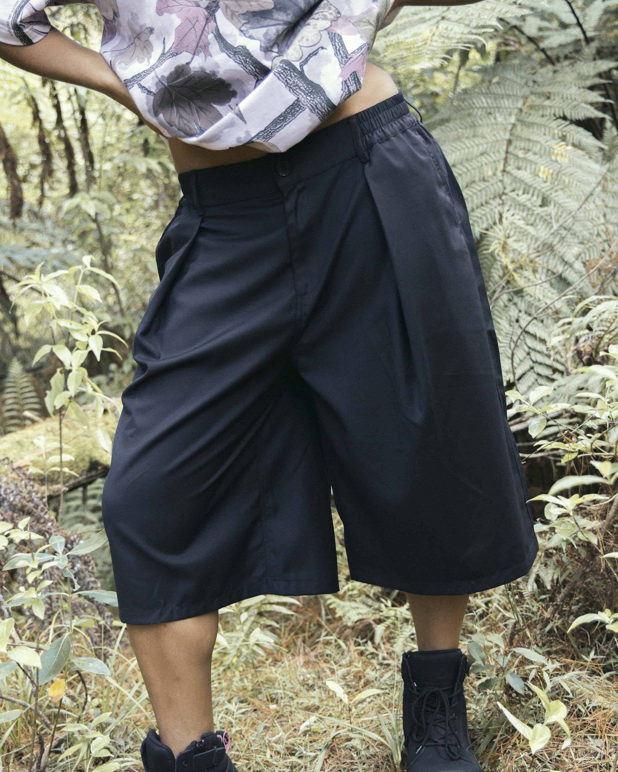 Hakama Shorts Black Wool | CHECKS DOWNTOWN