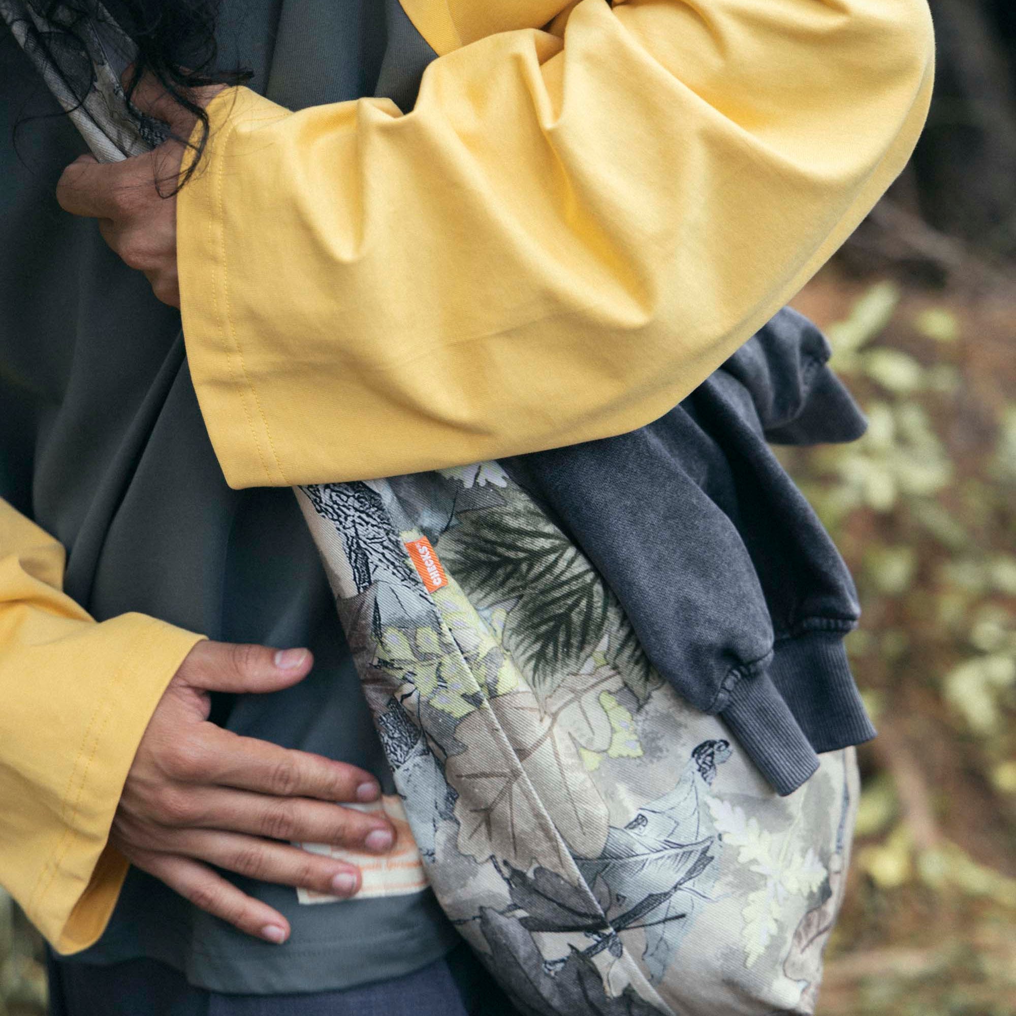 Swing Tote Bag Brown Camo | CHECKS DOWNTOWN