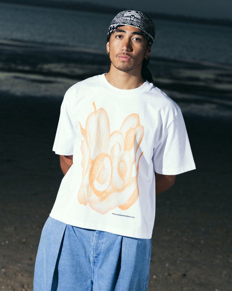 Peachy Tee White | CHECKS DOWNTOWN