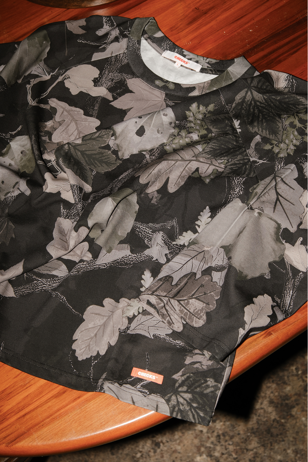 Kawakawa LS Tee Charcoal | CHECKS DOWNTOWN