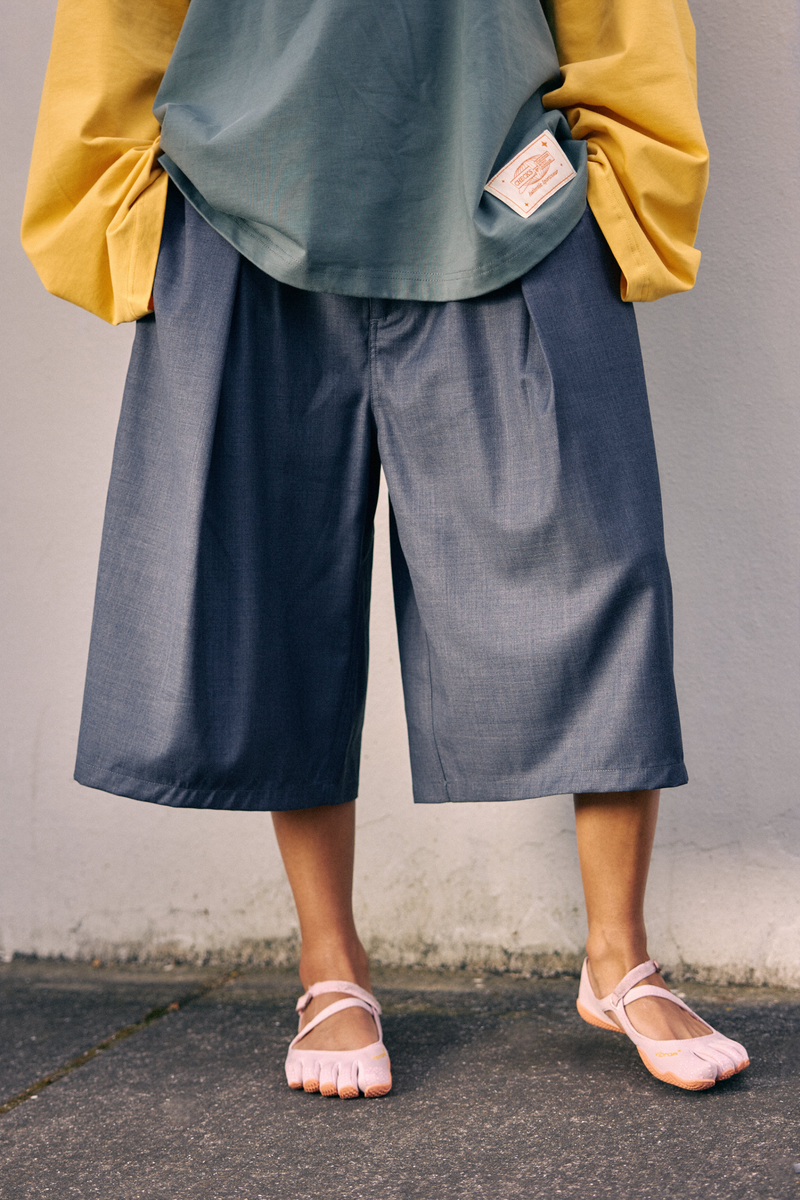 Hakama Shorts Charcoal Wool | CHECKS DOWNTOWN