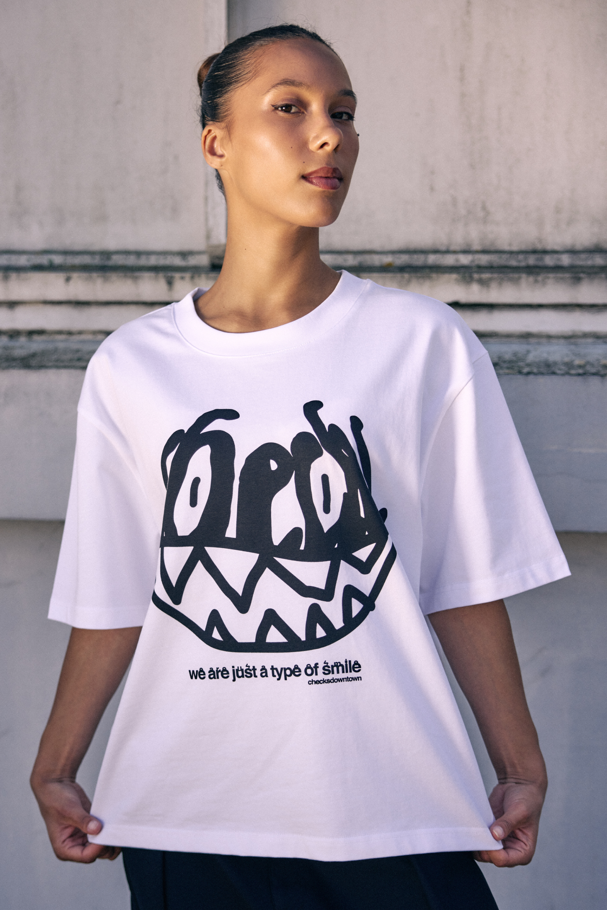 Smile T-shirt Black | CHECKS DOWNTOWN